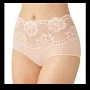 WACOAL LIGHT AND LACY HI-CUT BRIEFS  879363  NWOT